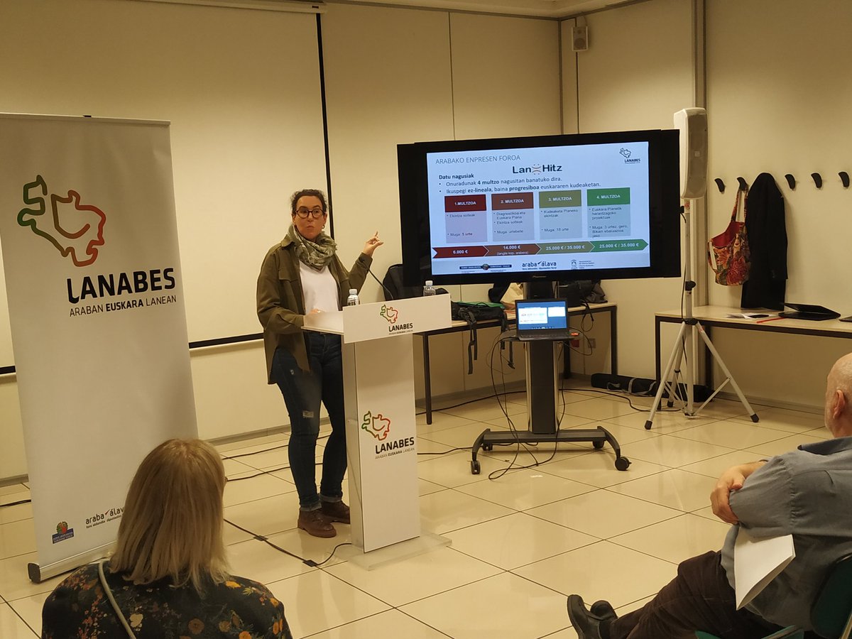 Hasiera batean <a href="/Irekia/">IrekiaEJGV</a> -ko Hizkuntza Politika Sailburuordetzako Leire Zuazok euskara enpresetan ezartzeko #lanhitz, #harrobi eta bestelako dirulaguntza programak zein ziurtagiriak azaldu ditu.
#Arabakoenpresenforoa