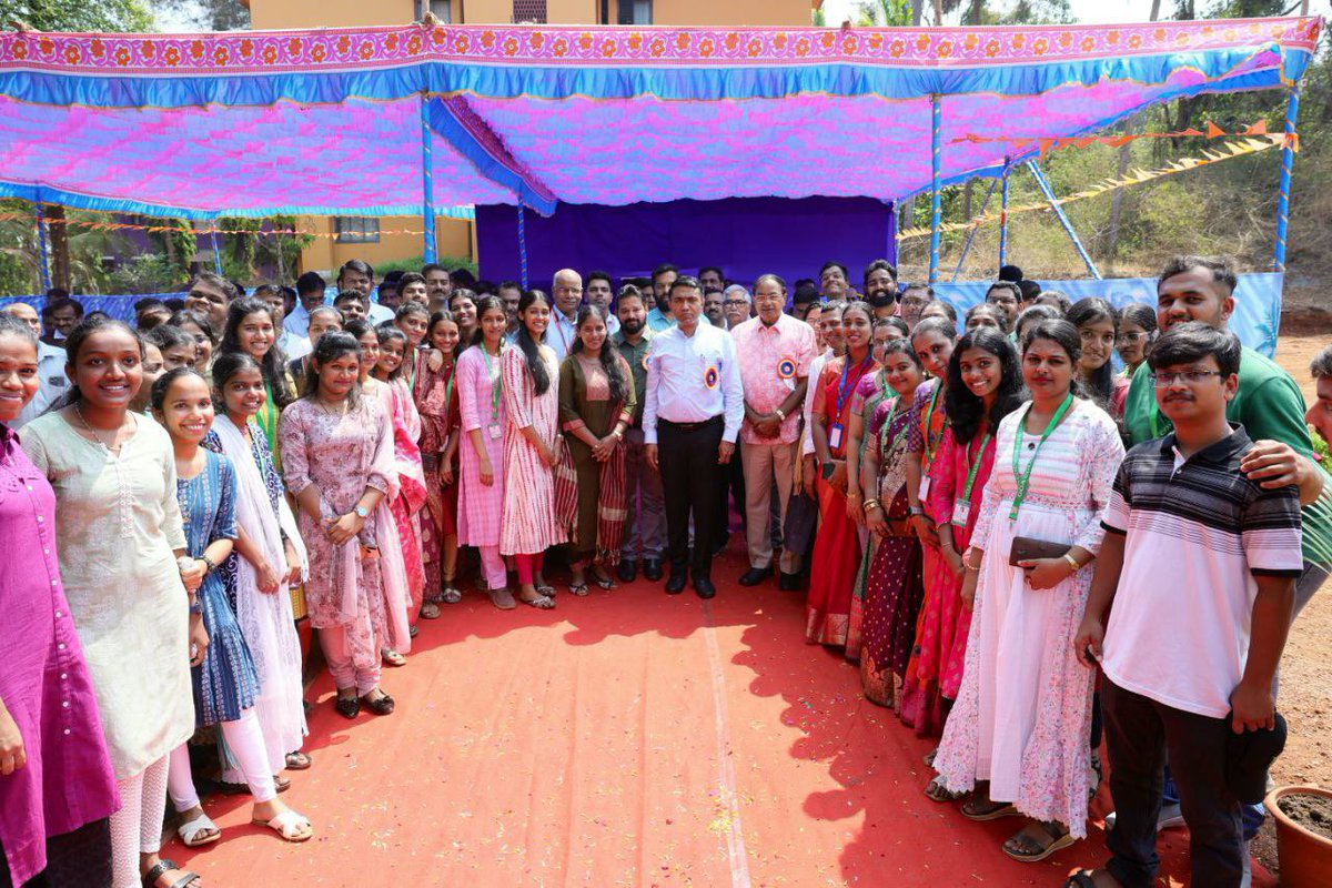 Laid the Foundation Stone for the New Building of College of Agriculture at Ella Goa, in the presence of Agriculture Minister Shri @Ravi_S_Naik, MLA Shri Rajesh Faldesai, North Goa ZP Shri @siddeshnaik, Sarpanch Smt. Medha Parvatkar and others. The project with the cost of