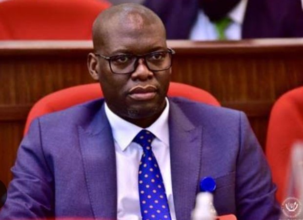 pacifiquekamal1's tweet photo. Comment @AugustinKabuyaT secrétaire général de #UDPS ne soutient pas le candidat de son parti au gouvernorat du #haut_katanga ?. Mais c'est avec toute son énergie qui défend la candidature de @JacquesKyabula président de ARDV😂🤦

La réponse es trop simple... https://t.co/3w96VKhuNI