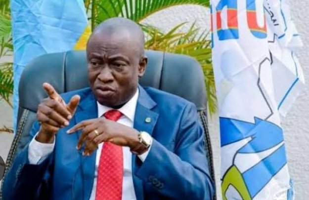 pacifiquekamal1's tweet photo. Comment @AugustinKabuyaT secrétaire général de #UDPS ne soutient pas le candidat de son parti au gouvernorat du #haut_katanga ?. Mais c'est avec toute son énergie qui défend la candidature de @JacquesKyabula président de ARDV😂🤦

La réponse es trop simple... https://t.co/3w96VKhuNI