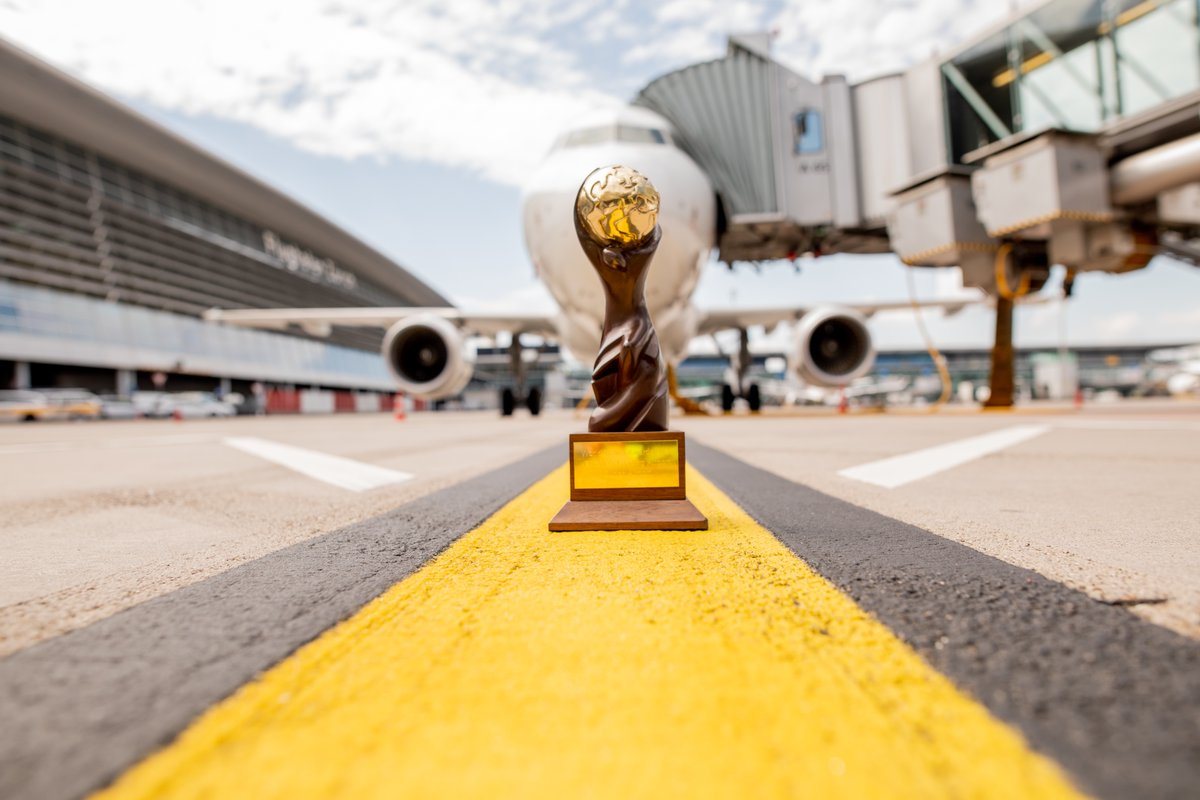🏆 Good news! Zurich Airport has once again been named Europe's best airport in its category, winning both the ASQ Award as well as the World Travel Award. Thank you to all our airport partners and their employees for their great commitment every day! di-ri.co/nqDqB