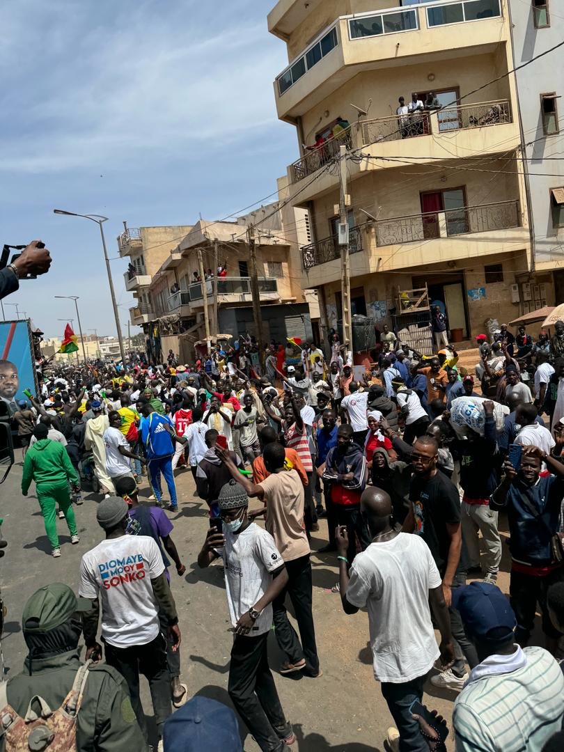 aminatatoureklk's tweet photo. Jour 2 de la campagne électorale: une déferlante humaine a accueilli partout la caravane de la Coalition #DiomayePresident et le terrain #ACAPES des Parcelles Assainies était noir de monde pour le meeting géant de sons et lumières.
#Freesenegal #sunuelections2024 https://t.co/PtEyAIwEco