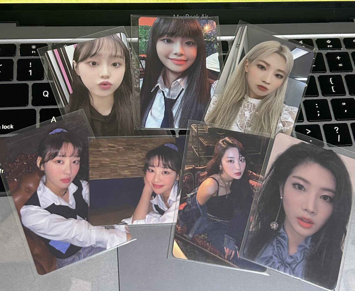 ryuijvn's tweet photo. wts lfb ph ic loona ! 

hi is anyone still looking for loona pcs TT can give all for ₱400 : )

t. chuu yves kim lip https://t.co/IWFZhCAX46