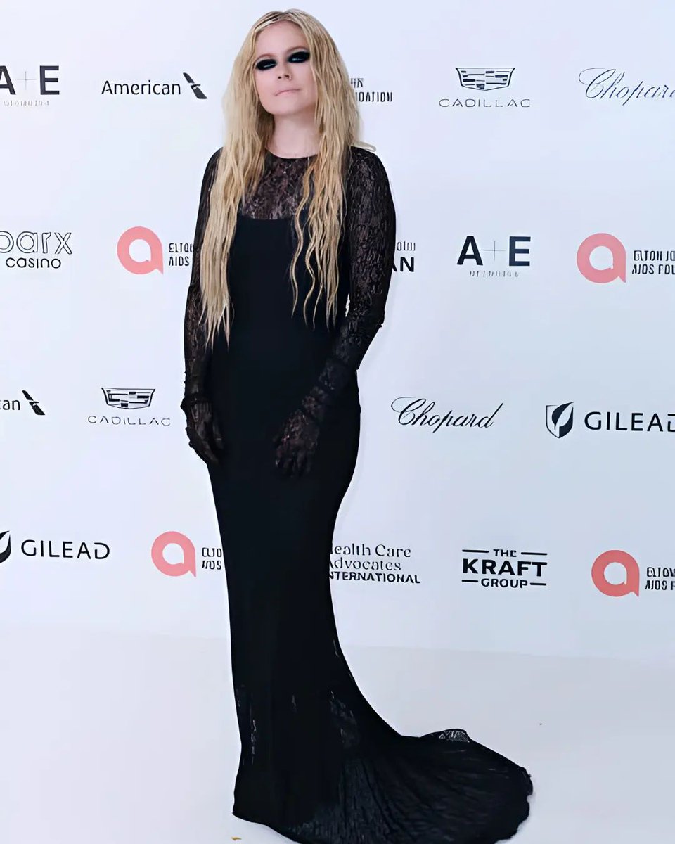 Avril Lavigne attends Elton John AIDS Foundation's 32nd Annual Academy Awards Viewing Party.

艾薇兒出席了由 Elton John 愛滋病基金會主辦的、第32屆奧斯卡獎的觀看派對。

#avrillavigne #avrillavigne_tw #艾薇兒 
#eltonjohnaidsfoundation #eltonjohn