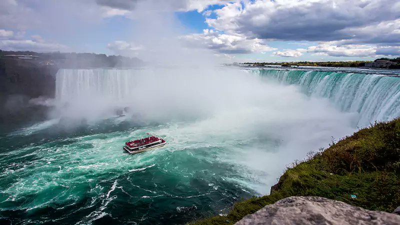 Is Niagara Falls Safe for Solo Female Travelers? YES, Niagara Falls is known to be very safe for solo female travelers! Check Safety Rating: lifealofa.com/is-niagara-fal… #traveler #femaletraveler #solotraveler #travelling #niagara #falls #canada #safety #travelsafety #lifestyle