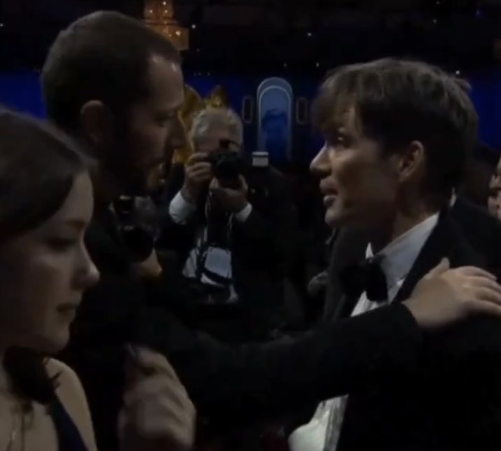 shliakhta's tweet image. Я бачив ти розбираєшся в ядерних бомбах. Є одне діло для тебе. Ось номер Сергія, він все пояснить.