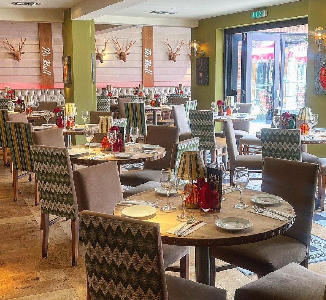 LP_TheFarm's tweet image. 🌟 Monday Madness in full swing! Who said Mondays have to be dull and boring? Let's kick off the week with a bang.
25% off food until 8:30pm💥  🙌 
.
.
.
#TheFarm #Solihull #MondayMotivation #PositiveVibesOnly #LetsDoThis 💪🔥