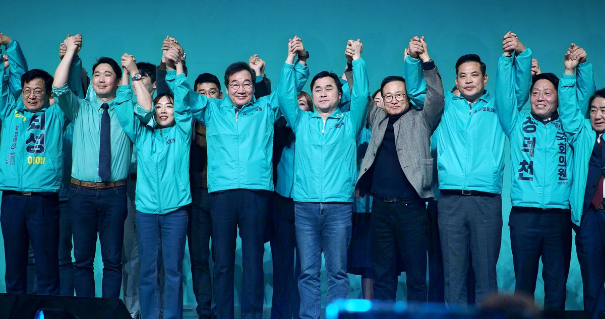 <광주 필승결의대회ᆢ감사드립니다>
어제 광주에서 저희 새로운미래 필승결의대회를 잘 마쳤습니다. 대회는 3천여 명이 참석한 가운데 3시간 이상 뜨겁게 계속됐습니다. 당원과 지지자 여러분께 감사드립니다.