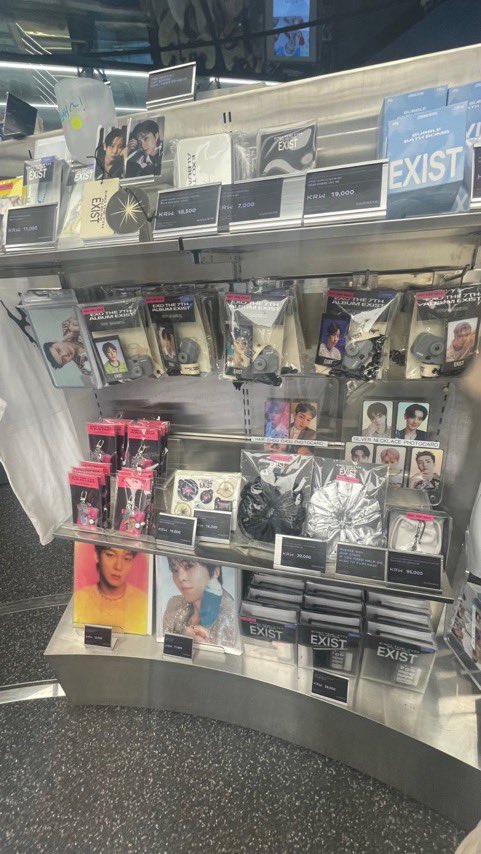 Kkugisell's tweet photo. 팝업스토어 엑소 MD 오프라인 구매 예약 안내 옮기다 
EXO MD offline purchase

Dm or https://t.co/Hzv4gja5DA

판매 구매 이체 대행 송금 창고 한국 서비스 wts 엑솔 시우민 수호 레이 백현 첸 찬열 디오 카이 세훈 https://t.co/RIhoPSJFpI