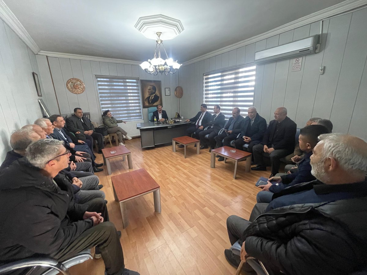 ErturkDr1967's tweet photo. Bugün programımıza CHP Gaziantep İl Başkanı Sayın Reis Reisoğlu ile birlikte Gatem sebze halinde başladık. Gatem Sebze ve Meyve Komisyoncuları derneğini ziyaret ettik.
#işimizgücümüzgaziantep #gaziantep #gatem #gatemsebzemeyvehali #drmuzafferertürk #muzafferertürk https://t.co/c4nv8cWbK1