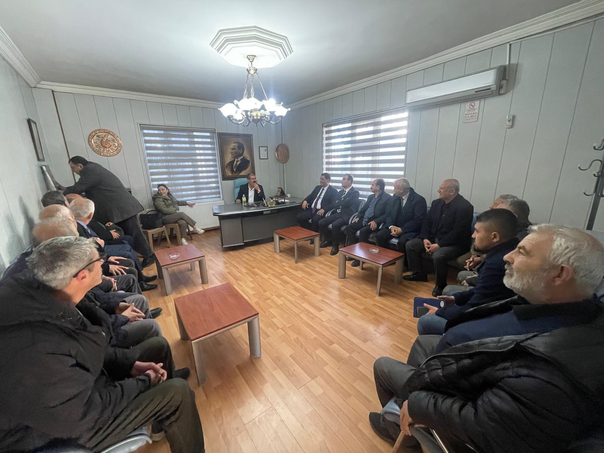 ErturkDr1967's tweet photo. Bugün programımıza CHP Gaziantep İl Başkanı Sayın Reis Reisoğlu ile birlikte Gatem sebze halinde başladık. Gatem Sebze ve Meyve Komisyoncuları derneğini ziyaret ettik.
#işimizgücümüzgaziantep #gaziantep #gatem #gatemsebzemeyvehali #drmuzafferertürk #muzafferertürk https://t.co/c4nv8cWbK1