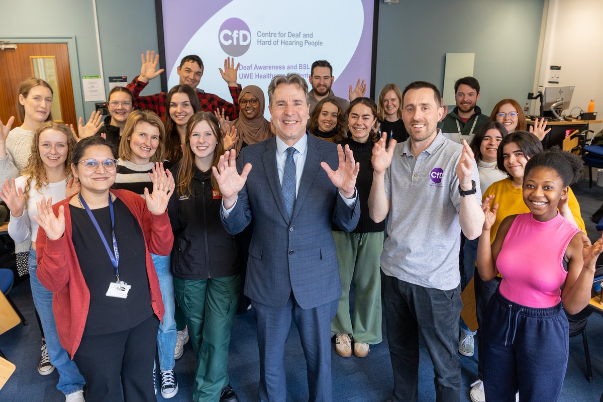 👐 More than 270 future NHS workers enrol on a deaf awareness course led by the university, which is 'literally saving lives' regionally and nationally, according to @WestofEnglandCA Metro Mayor Dan Norris. ➡️ brnw.ch/21wHL3k