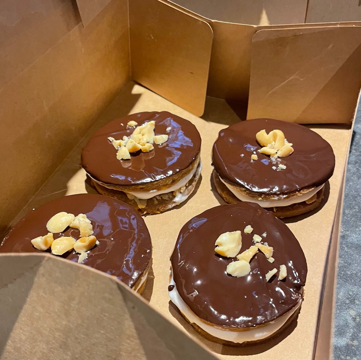 deenaiskander's tweet photo. Mother's Day Bake: peanut butter and dark chocolate smores @ottolenghi https://t.co/aYt7Z8sIiI