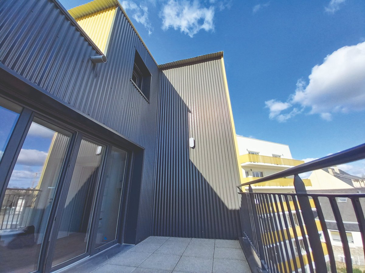 MeduaneHabitat's tweet photo. [📸Partage d'expériences] Jeudi dernier, les équipes de Méduane Habitat ont eu le plaisir d'accueillir des étudiants de l'école d'#architecture @ensaNantes1. Au programme : visite d'opérations de #réhabilitations dont celles du Mortier et de la Coconnière à @Laval_la_Ville. #Hlm https://t.co/xFO3ZaEpJD