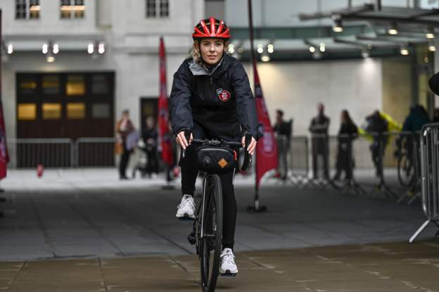 BriSmithy's tweet photo. Radio 1โs Mollie King has started her 500km cycle from London to Hull, all to raise donations for Red Nose Day.
Follow: https://t.co/0SwubmnIib
Donate: https://t.co/6rB3RlfOqJ #Radio1PedalPower
#RedNoseDay #ekoicycling #radio1 #mollieking https://t.co/UNVhlbdhss