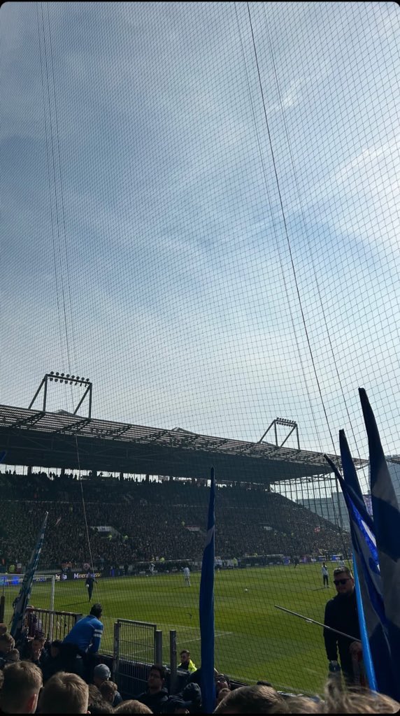 fxbi_realive's tweet photo. Samstag: KSV gegen KSC ✅
Sonntag : st. Pauli gegen Hertah BSC ✅ https://t.co/BgLioEekM3