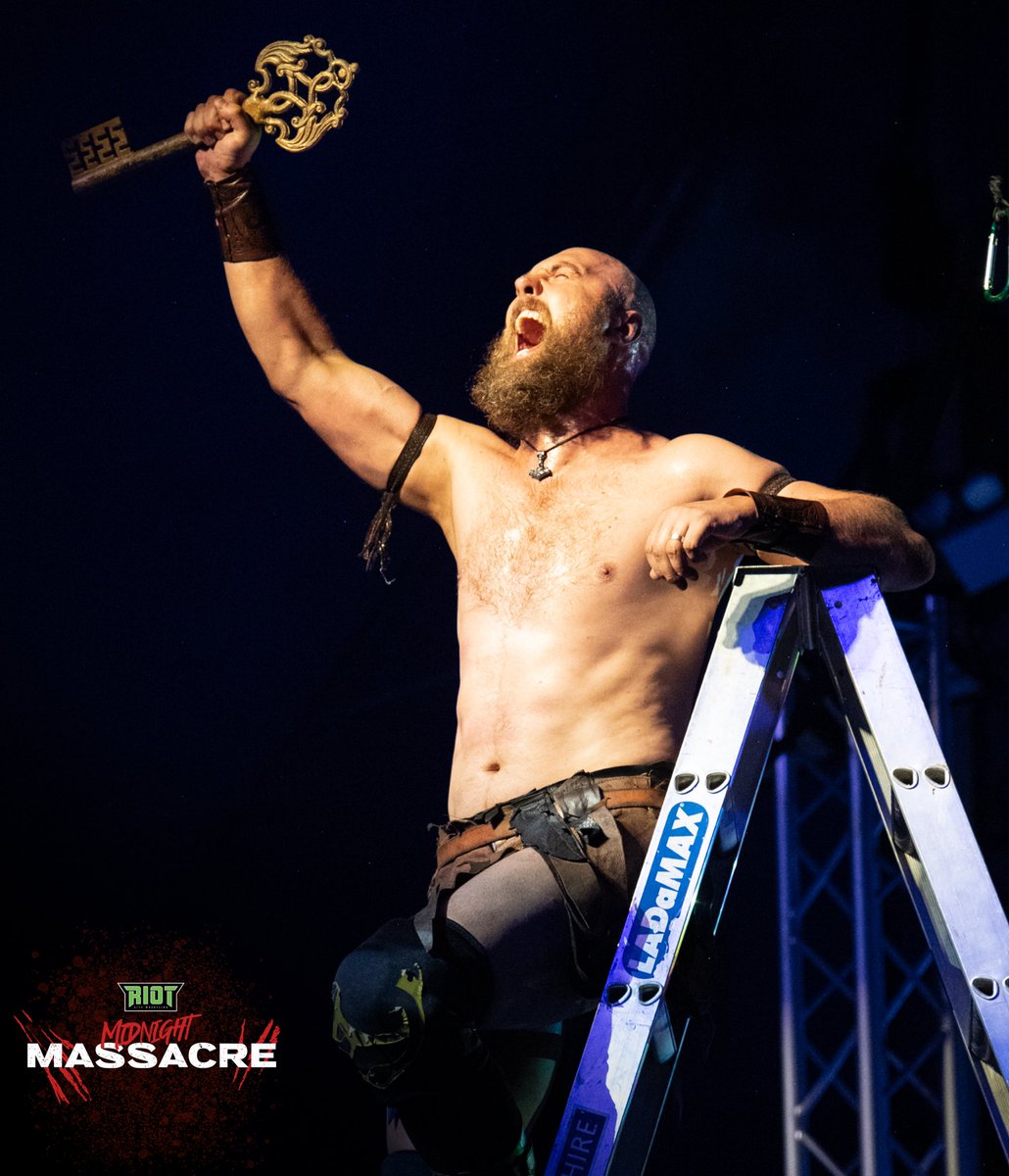 RAISE….YOUR….KEY! @MatGrimmBasso is the 2024 Key to the City holder! #RCWMidnightMassacre 🎪Don’t miss out on the last TWO Riot City Wrestling events this year at the @ADLfringe 🎫 adelaidefringe.com.au/fringetix/riot… 🗓️Saturday March 16th ⏰ 11:15pm 📍Rymil Park, @gluttony_fringe