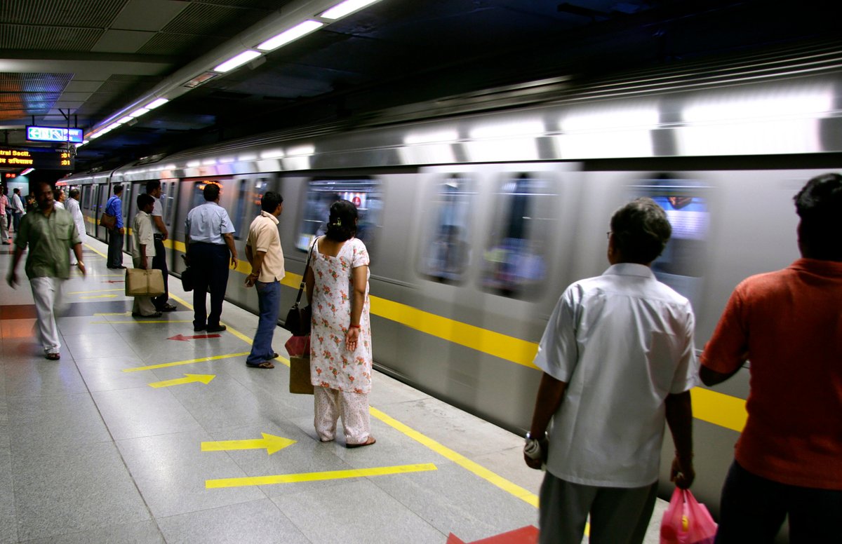 Shorter distances, changing transport modes, & balancing domestic errands and employment - #women's mobility patterns differ from men's. Find out how Indian cities are designing #PublicTransport systems to cater to women's needs: wrld.bg/ZYc650QPT5I #HumWomaniya #WomensDay