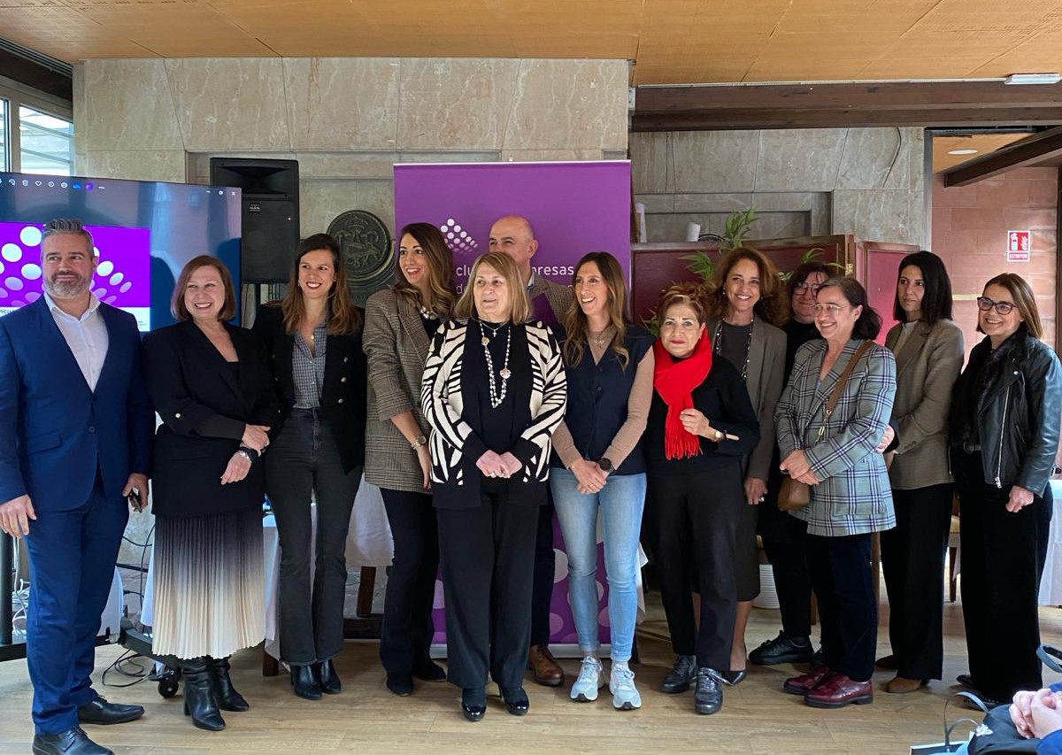 Spanish female leadership. A meeting berween Gijón Tourism Area & Equality Gen Directorate of Gijón City Council, shows that 62.5% of 4*hotels in Gijón are managed by women. #Winblue congrats Gijón! #BlueEconomy #GenderEquality #EmpoweringWomen #HorizonEU #EU_MARE #gijonigualdad