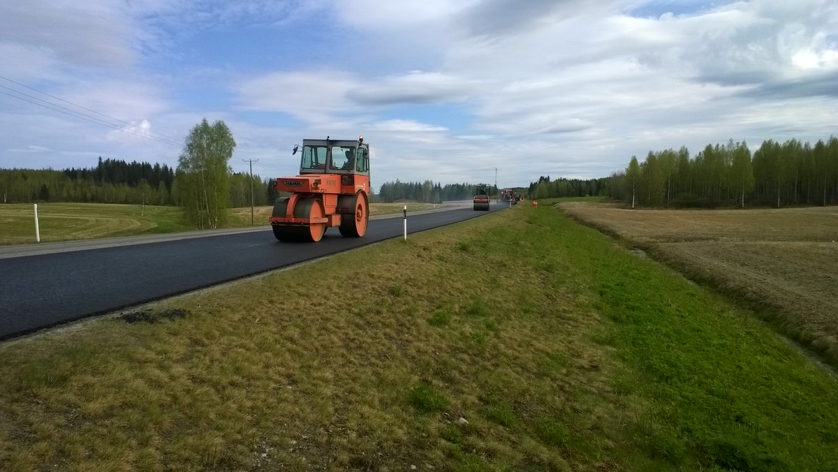 Kesää kohti ja päällystystöitä! 😎Korjauksiin kohdistettu rahoitus on merkittävästi edellisiä vuosia suurempi. #Liikenne #KeskiSuomi #Tietyöt #KeskiSuomenELY #ELYTekee

sttinfo.fi/tiedote/701173…