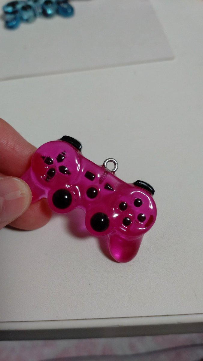 shitan_handmade's tweet photo. 頼まれてた作品もやっとできた(* ´ㅁ`*)💨
コーティング上手くいかなくてたくさん作った|ω•`)
（本人にはナイショ）
気に入ってもらえますように！(｡>ㅅ<)✩⡱ https://t.co/zTDxo2LVTx