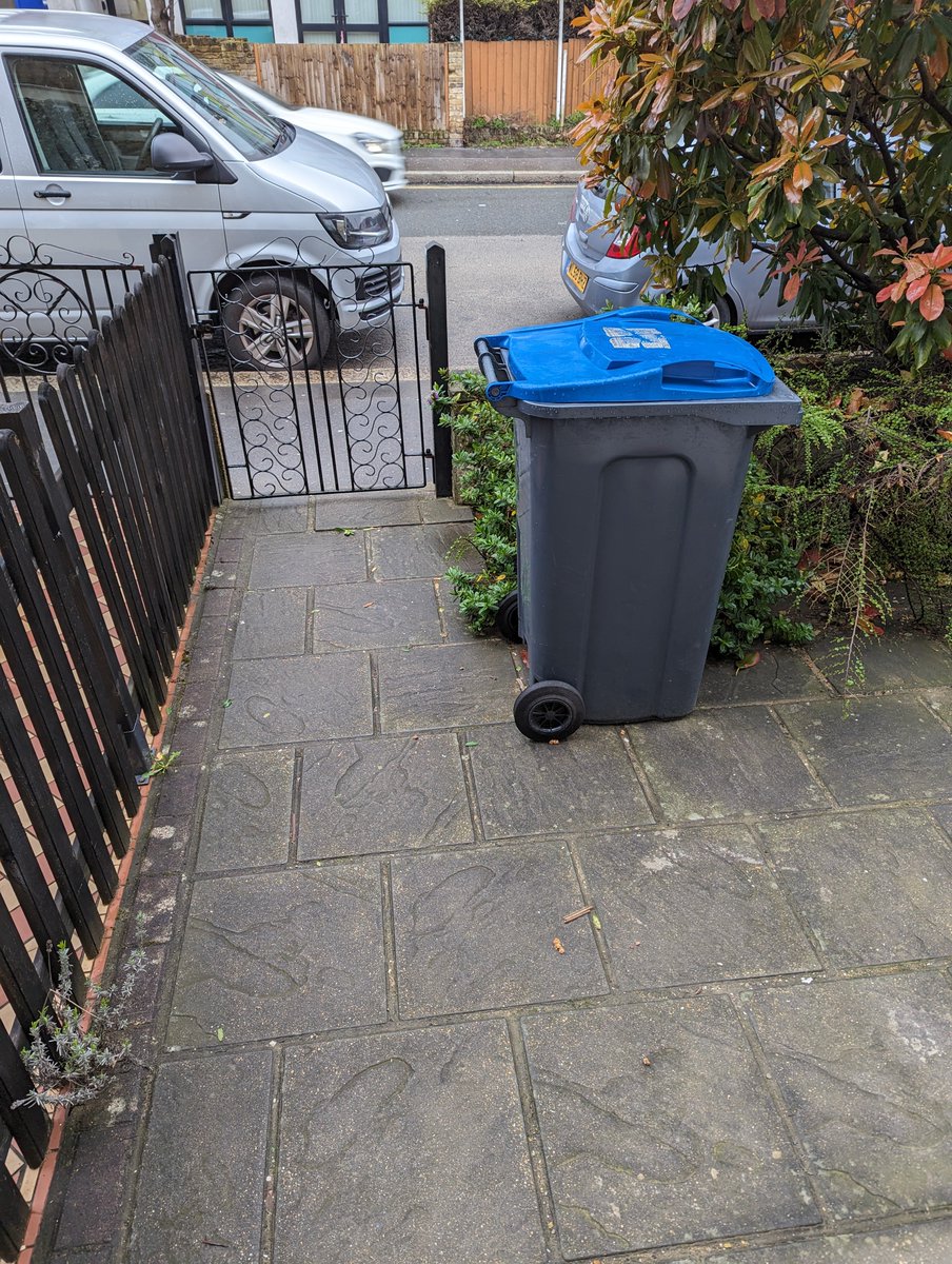 smdatt's tweet photo. @ContactCroydon Hi, My paper bin was not collected on 06/03/24. Reason given was "Not presented". The bin was next to the general waste bin which was collected just fine. I can no longer appeal via the automated system. Please resolve. https://t.co/bvWdDmWlqr