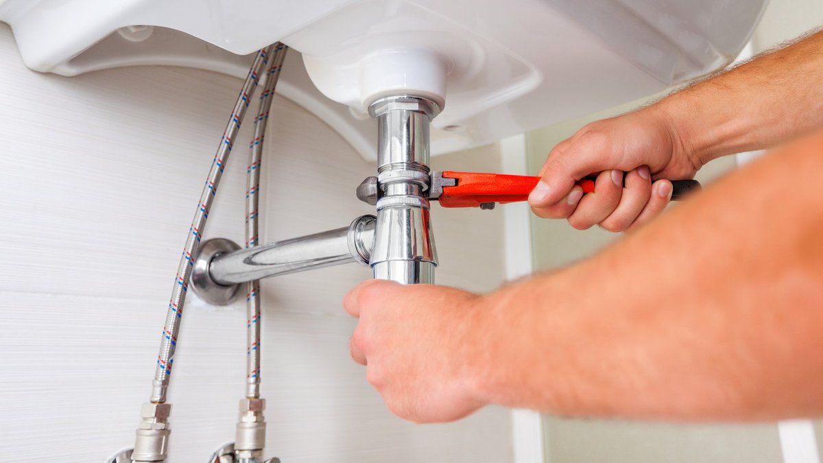 Fund_Acollida's tweet photo. Sabies que avui és el dia mundial de la #fontaneria? 🛠️🛁
T'expliquem en què consisteix, quins estudis i aptituds necessites i et presentem al Luis Ortega, coordinador de manteniment de #MansolProjectes: https://t.co/IBkzy73wJz
#FonsREACT #FonsUECat #CentreEspecialdeTreball https://t.co/FhdbmdkVzT