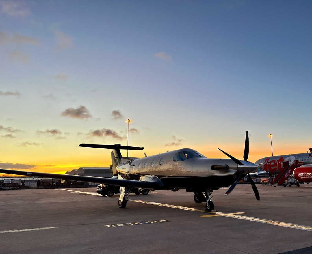 The #CheltenhamFestival is here, and our arrival &amp; departure board is buzzing with excitement!  

#TeamWeston has everything ready for passengers &amp; crew at our private lounge &amp; terminal at @Glosairport. ✨ 

Good luck for an unforgettable week of racing &amp; good times!🐎