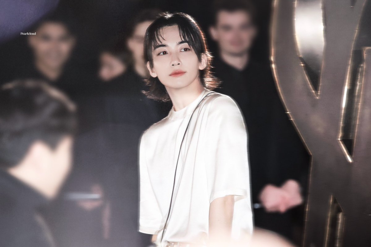 pearlcloud1004's tweet photo. 240305 YSL 
#윤정한 #정한 #JEONGHAN #ジョンハン
#세븐틴 #SEVENTEEN https://t.co/KcYv7vlztz