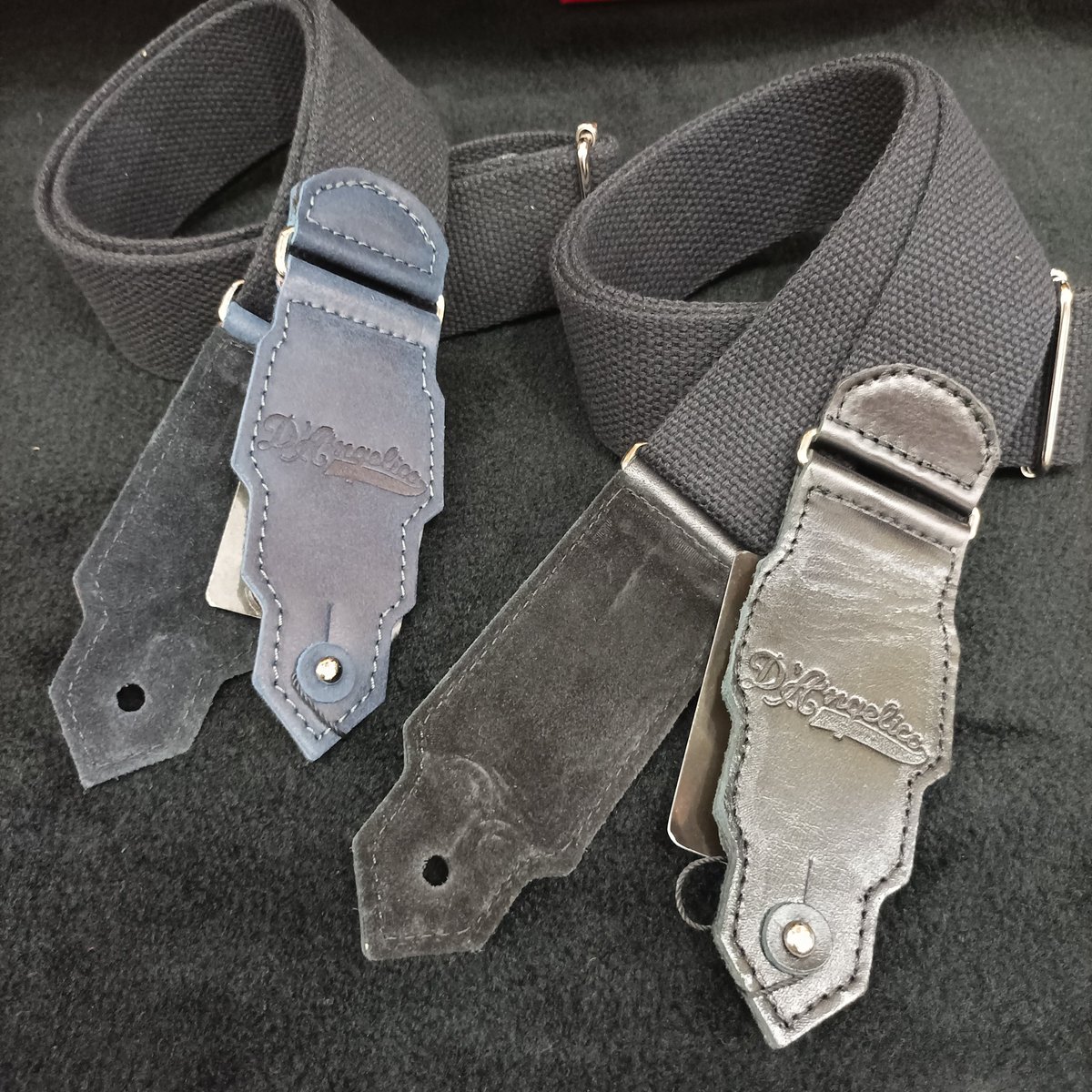 現在、御茶ノ水楽器センターではD'Angelico 2024 ストラップ・プレゼント・キャンペーンを開催中！

キャンペーン期間中に対象のディアンジェリコ商品をご購入いただくと、その場で“ディアンジェリコ・ストラップ”を1本プレゼント

期間: ～2024年5月31日(金)

賞品がなくなり次第終了となります。