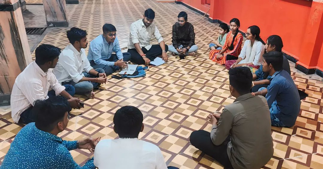 SfdDeogiriPrant's tweet photo. ६ मार्च २०२४ रोजी विकासार्थ विद्यार्थी बीड शहर समिती घोषित करण्यात आली. या दरम्यान बीड शहरात Sunday for Society - स्वच्छता अभियान निश्चित करण्यात आले व उन्हाळ्यामध्ये पक्ष्यांसाठी अन्न व पाणी पुरवण्यासाठी योजना करण्यात आली. 

🧵१/२ https://t.co/6wcIctH1EI