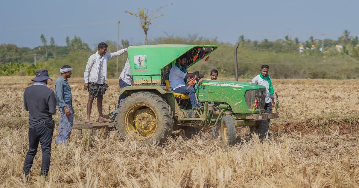 theamrishkumar's tweet photo. Education is the foundation of a strong community. Vinay Kumar GB's work with Insights IAS is a testament to this belief. #Vinay4Davanagere https://t.co/hkMGz6iXcL