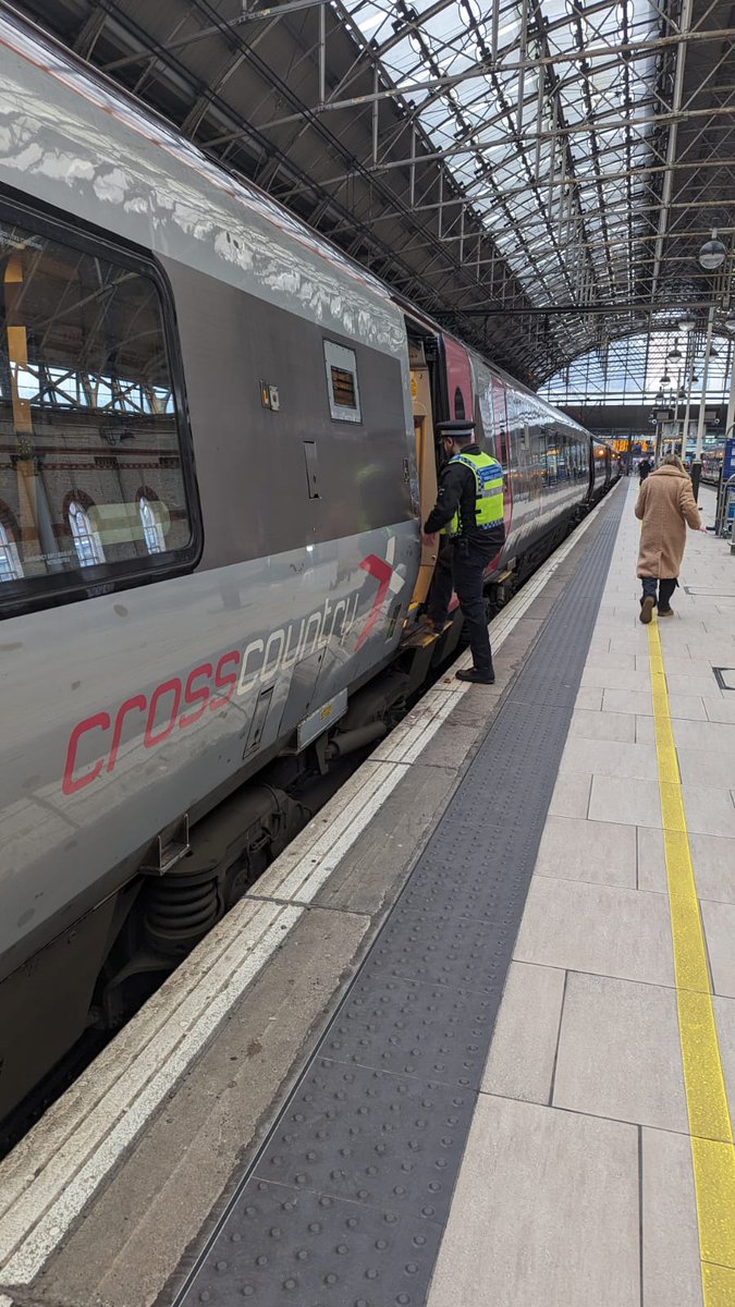 Manchester Neighbourhood officers are out on the network today traveling board @CrossCountryUK between Piccadilly and Stockport #engagement #neighbourhoodpolicing