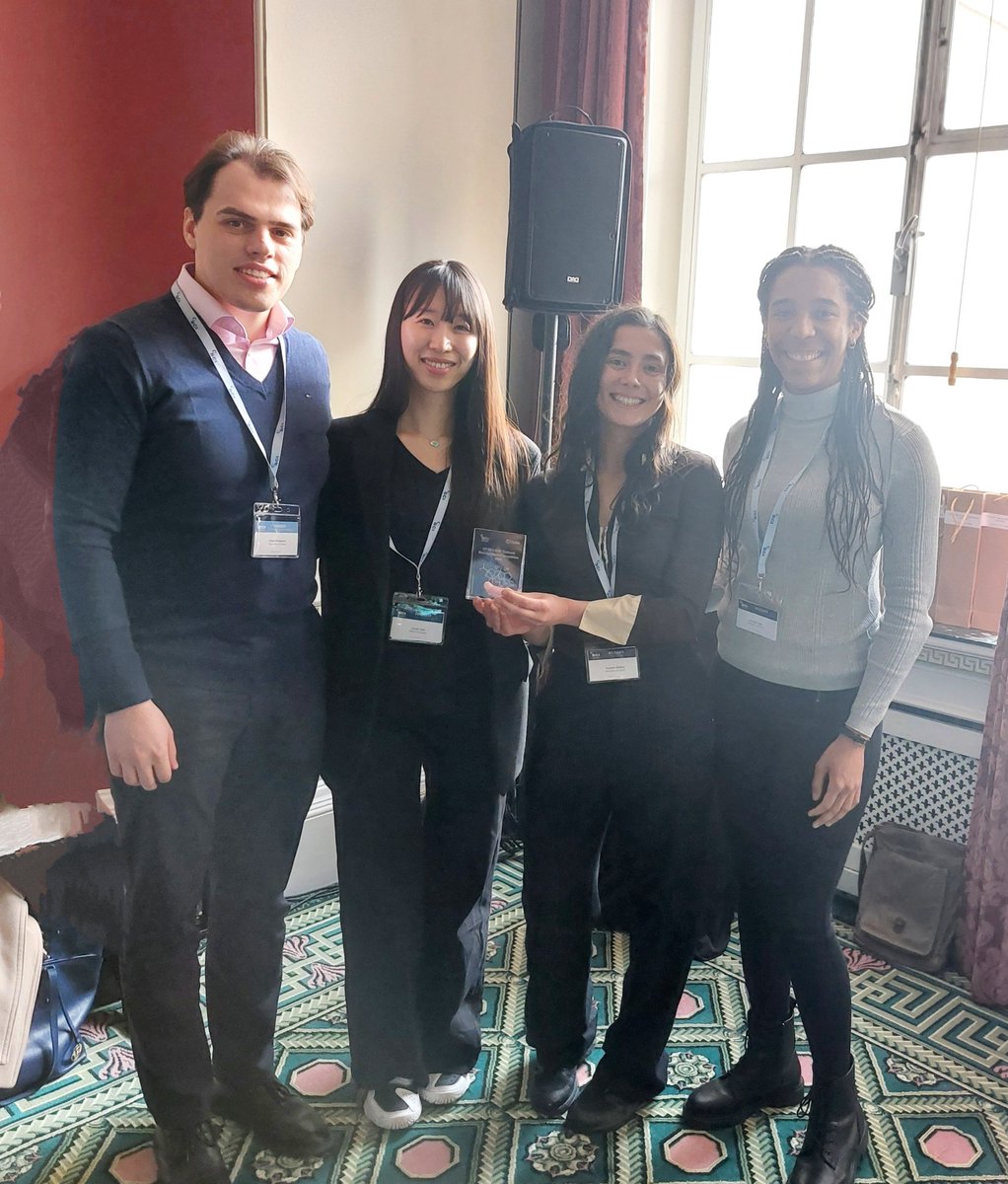 The third prize goes to SynCity 2000 from @OxfordChemistry @UniofOxford. Congratulations, team for your excellent work!