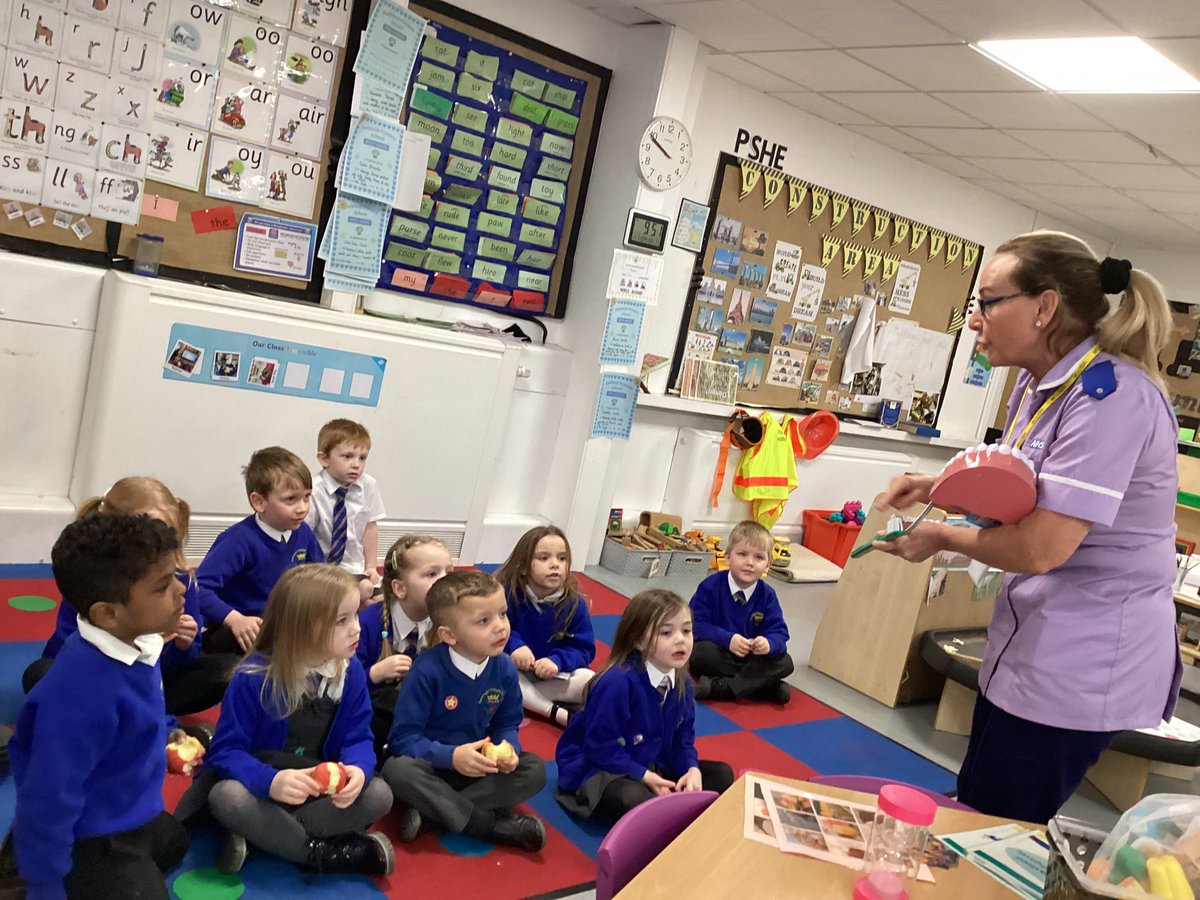 Parkfield's tweet photo. #EYFS have had a visit from a dental nurse today to talk about keeping our teeth healthy! #NorthernCareAlliance #NHSGROUP https://t.co/bfZb6Nv05h