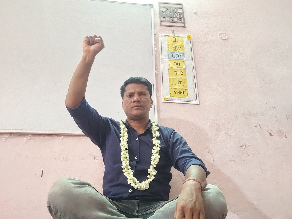 Pramod336431563's tweet photo. @INCTelangana
 @revanth_anumula
 @TelanganaCMO 

🔴 కానీ....✋✋✋
పేద ఇంటికి పండగను రానివ్వకుండా నువ్వే అడ్డముగా వుంటావా అన్న ? ?
నువ్వే అడ్డముగా వుంటావా అన్న ? ??🙏🙏
✍️ 
*Reliquishment and Down merit list* 
 కొరకు ఎదురుచూస్తున్న* 
నీ
గురుకుల నిరుద్యోగ తమ్ముళ్లు చెల్లెల్లు 🙏 https://t.co/Fjgowt4Too