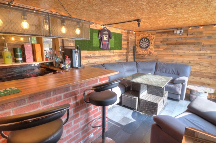 💥New To Movuno💥

4 Bed, Detached on Trent Drive, Hindley Green

Meticulously renovated and redesigned, this property boasts a wealth of luxurious features that are sure to impress even the most discerning buyers.

movuno.com/property-detai…

01942 559102