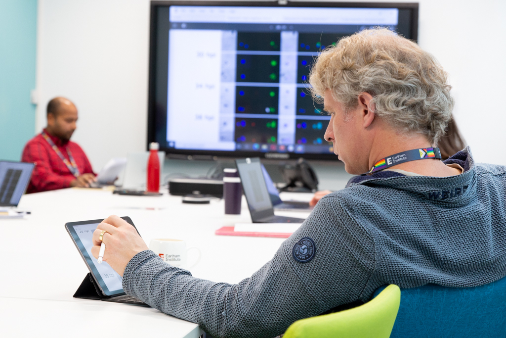 EarlhamInst's tweet image. 1/2. Scientists at the Earlham Institute study complex species, environments, and biological questions, revealing insights into the building blocks of life, the interactions of organisms and environments, and how we can harness this knowledge in the future.

#systemsbio #synbio