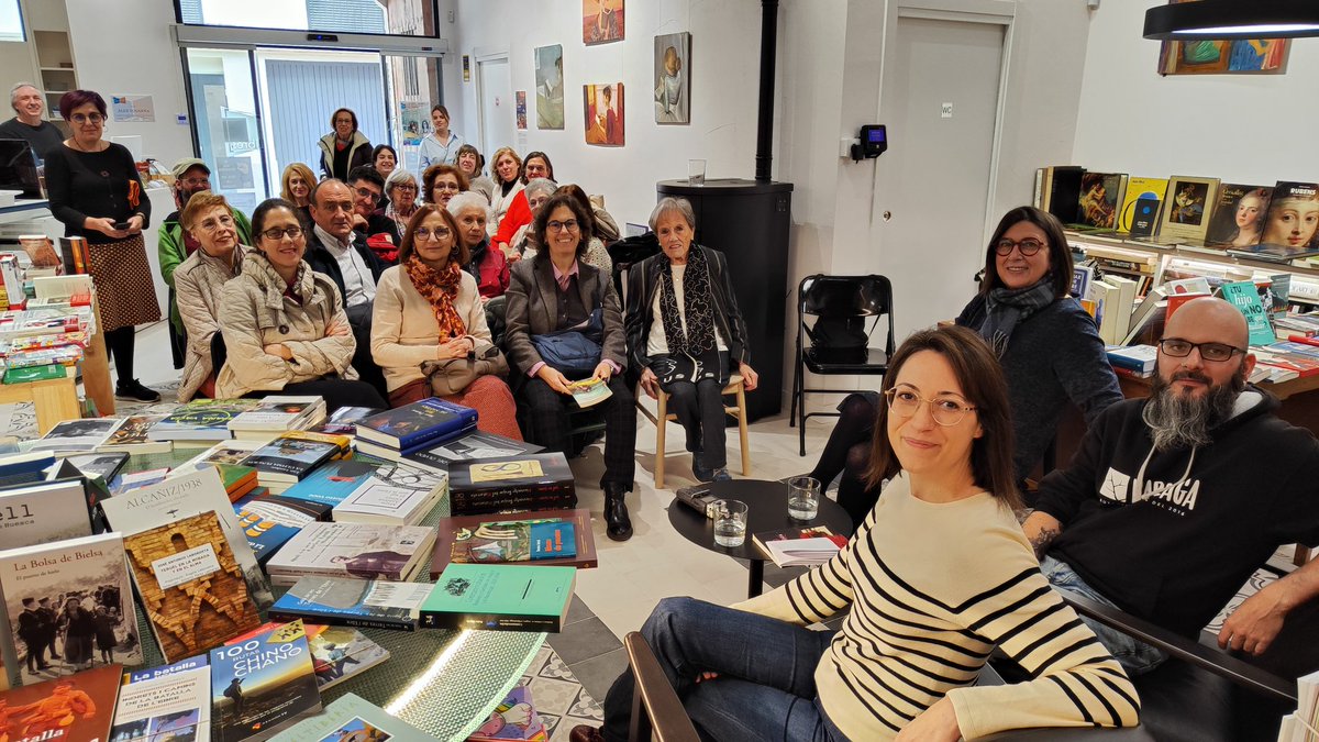 Emma Zafón tweet media