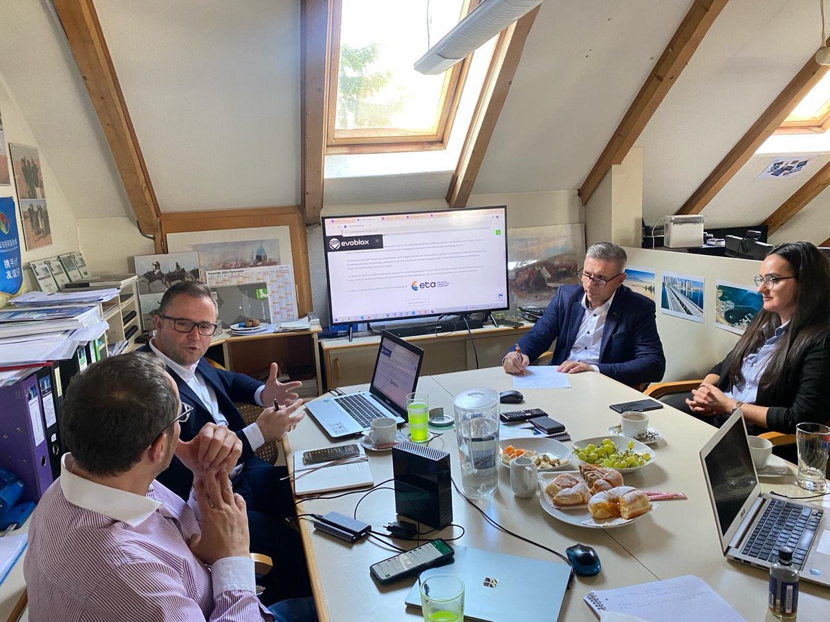 As Evoblox, we're tirelessly working on bridging blockchain technology with real-world users. Meanwhile, our funding negotiations with potential investors are in full swing. Here's a glimpse into one of our recent meetings. #Fintech $XEP #omniXEP
