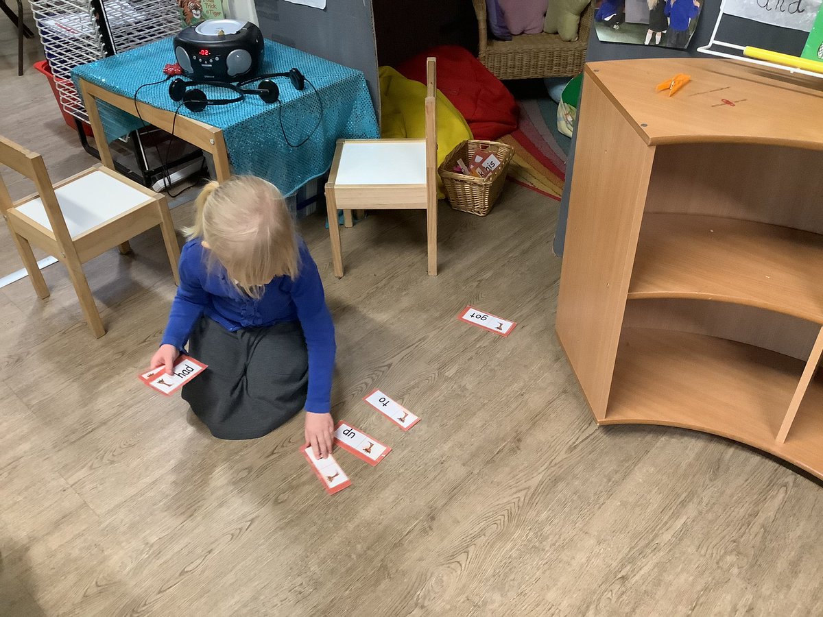 LlanFach2030's tweet photo. Reception are getting stuck into their independent learning! ⭐️ https://t.co/AgxouzH0Ah