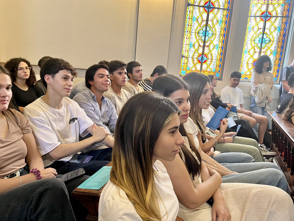 🔛Hoy recibimos a 1️⃣5️⃣0️⃣0️⃣ estudiantes 🎒, hoy le damos la bienvenida a una nueva generación de universitarios 🎓
El rector <a href="/fdztecheraSI/">Julio Fdz Techera SI</a> volvió a hacer la Lectio Inauguralis presencial y volvimos a ver un Aula Magna repleta 😃
¡Feliz comienzo de clases! ¡Que sea un gran año ✨!