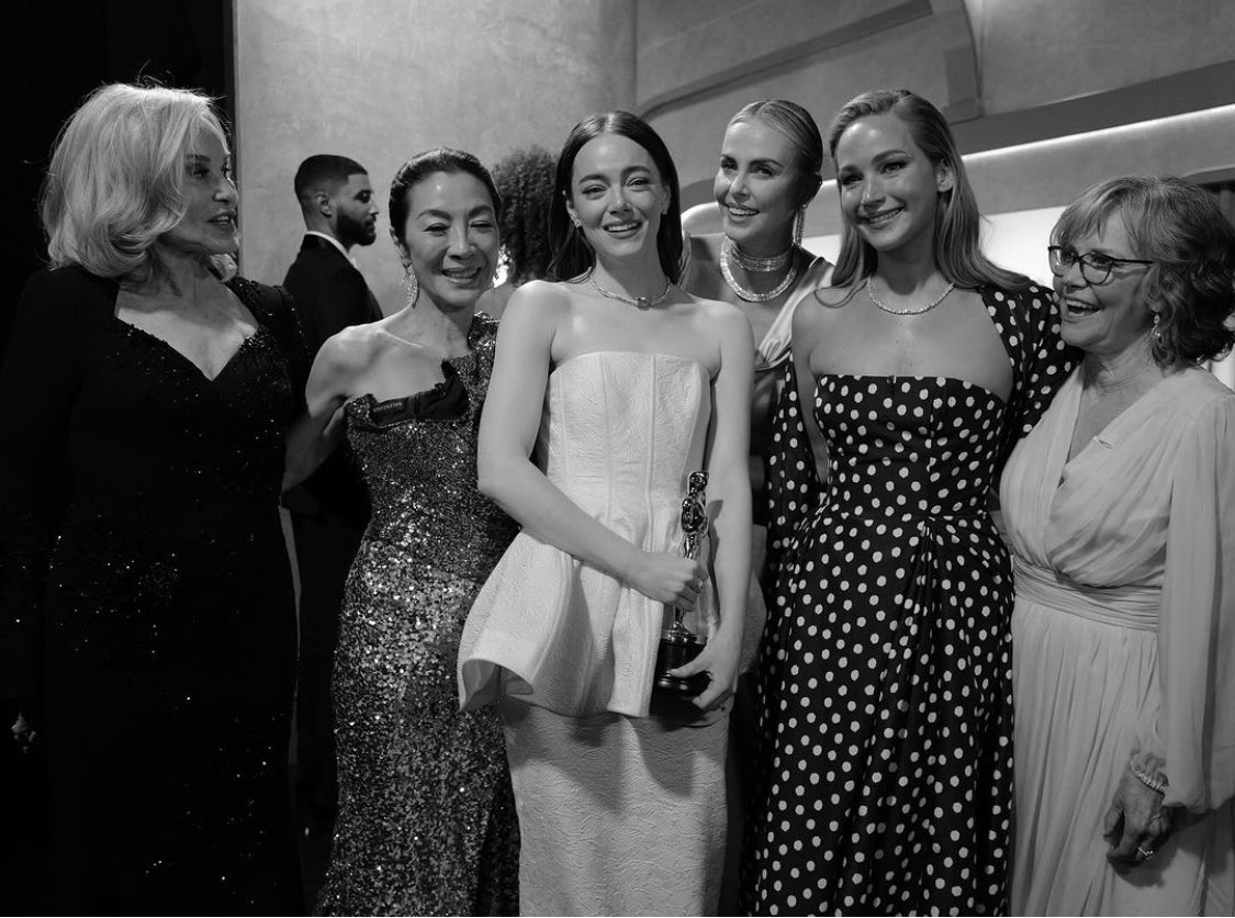 Best Actresses.

Emma Stone with Sally Field, Jessica Lange, Charlize Theron, Jennifer Lawrence and Michelle Yeoh photographed by Greg Williams. #Oscars2024