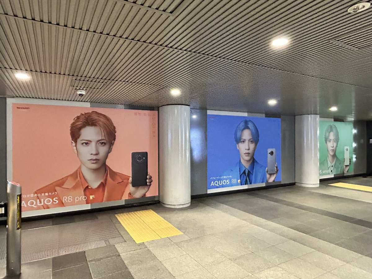 志尊淳さん を起用した「＃AQUOS」の大型ポスター広告を渋谷駅・田園 