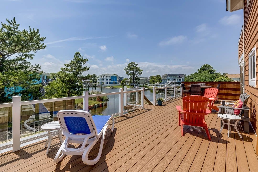 sandbridgeblue's tweet photo. 🍾 Saltwater Charm🍾
🌎 Sandbridge, Virginia Beach 🌊 995 ft. to the Beach
5 🛏️ 3 🛁 Cornhole boards, Keyless Entry, Private Pool, & more!
🔗 For Full Details: https://t.co/lvdf1I58Sn
#SandbridgeBlue #Sandbridge #SandbridgeBeach #SandbridgeVA #iLoveVirginia #VacationRental https://t.co/Gpz5duXnlm