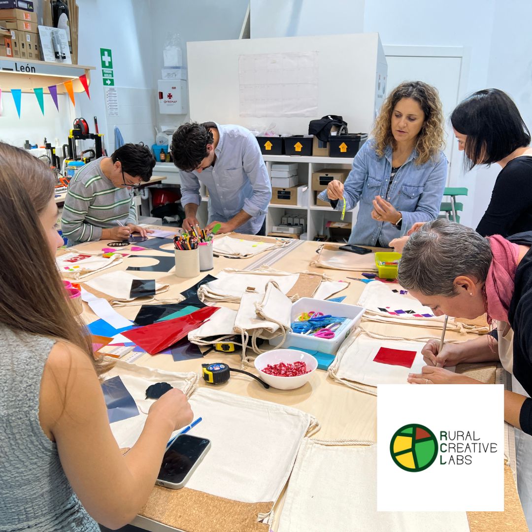 FabLabLeon's tweet photo. 🌟 En Fab Lab León, lideramos la transformación con proyectos Erasmus+ 🇪🇺: #EarlyBrain para apoyar a niños con trastornos del desarrollo, #RuralCreativeLabs reactivando el medio rural y #FabConnectHer empoderando mujeres en tecnología. Más https://t.co/KD2EZ9j7a0 #leonesp https://t.co/0Ho4pSNLSA