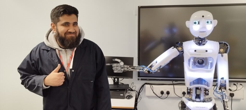 One of our college partners, @SouthandCityCollege, have introduced a robot that’s not just your ordinary tech, but a dynamic partner in learning.

Find out more ways how the college is embracing modern & innovative technology on their website:
sccb.ac.uk/embracing-tomo…