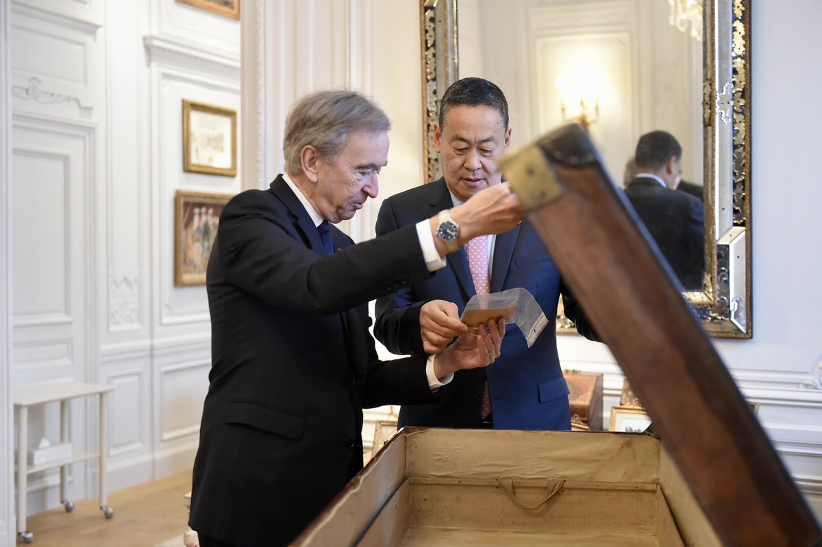 11 มีนาคม 2567 นายกรัฐมนตรีพบหารือระหว่างอาหารเช้ากับนาย Bernard Arnault, Chairman and CEO of LVMH Group ณ ห้องเสื้อ Dior สาขา AvenueMontaigne กรุงปารีส สาธารณรัฐฝรั่งเศส