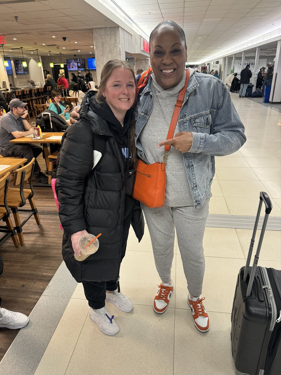 As a head coach, I watch &amp; learn from many head coaches at the higher levels. A coach I look up to &amp; aspire to be. I was a huge fan of Coach Legette Jack &amp; now I’m an even bigger one. Class act speaking to my players, wishing us luck, &amp; taking photos. Thank you <a href="/CuseCoachJack/">Felisha Legette-Jack</a> !🩵