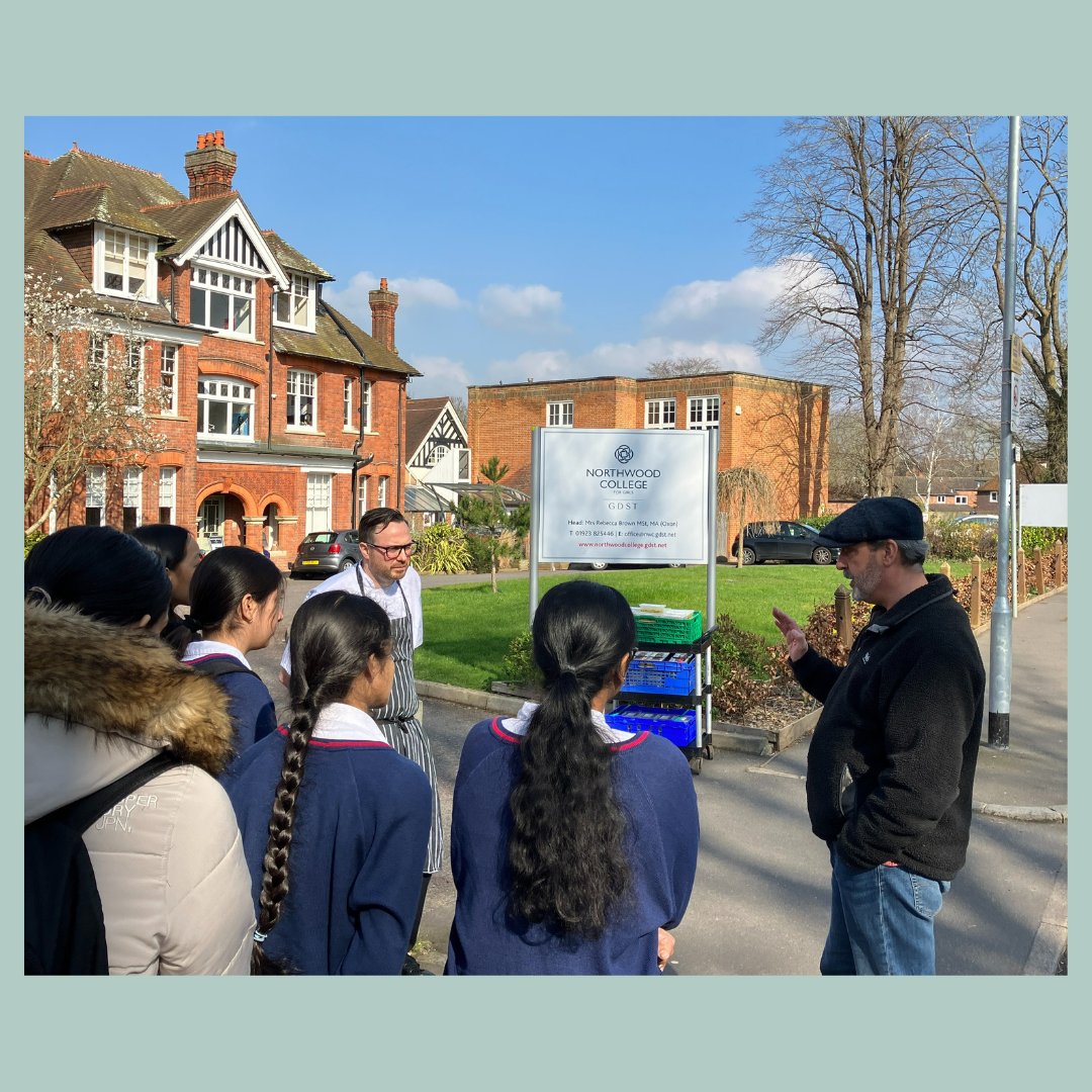 Last week, as part of @NWC_Catering's Beyond Education programme, students prepared 100 meals for @ECNChurch. @JonWhitmarsh Picked up the meals and told students about the impact the meals will have upon people in our local community👩🏽‍🍳#NWCcommunity #beyondeducation